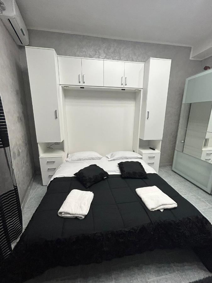 Da Concettina House Apartment Napoli Bagian luar foto